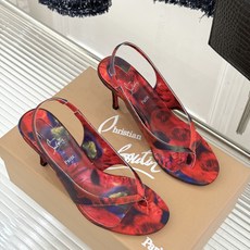 ChristinLouboutin/CL26WF新品 细带夹趾高跟细跟凉鞋 红底是品牌灵魂 细带勾勒纤细脚线 夹趾设计自 ChristinLouboutin/CL26WF新品 细带夹趾高跟细跟凉鞋 红底是品牌灵魂 细带勾勒纤细脚线 夹趾设计自