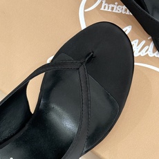 ChristinLouboutin/CL26WF新品 细带夹趾高跟细跟凉鞋 红底是品牌灵魂 细带勾勒纤细脚线 夹趾设计自 ChristinLouboutin/CL26WF新品 细带夹趾高跟细跟凉鞋 红底是品牌灵魂 细带勾勒纤细脚线 夹趾设计自