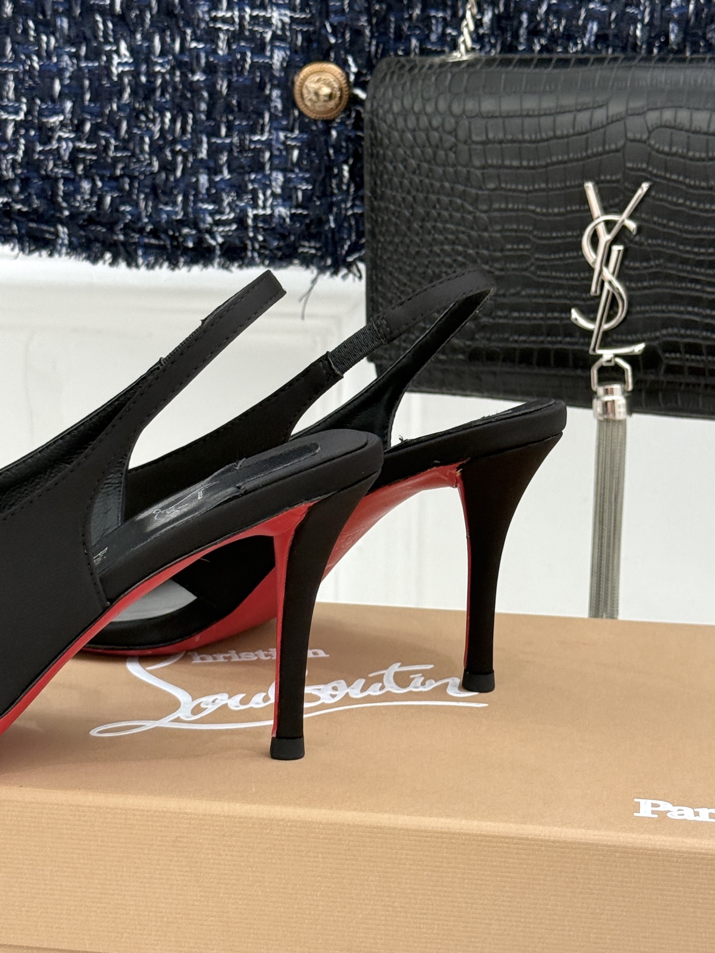 ChristinLouboutin/CL26WF新品 细带夹趾高跟细跟凉鞋 红底是品牌灵魂 细带勾勒纤细脚线 夹趾设计自 ChristinLouboutin/CL26WF新品 细带夹趾高跟细跟凉鞋 红底是品牌灵魂 细带勾勒纤细脚线 夹趾设计自