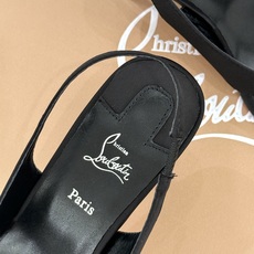 ChristinLouboutin/CL26WF新品 细带夹趾高跟细跟凉鞋 红底是品牌灵魂 细带勾勒纤细脚线 夹趾设计自 ChristinLouboutin/CL26WF新品 细带夹趾高跟细跟凉鞋 红底是品牌灵魂 细带勾勒纤细脚线 夹趾设计自