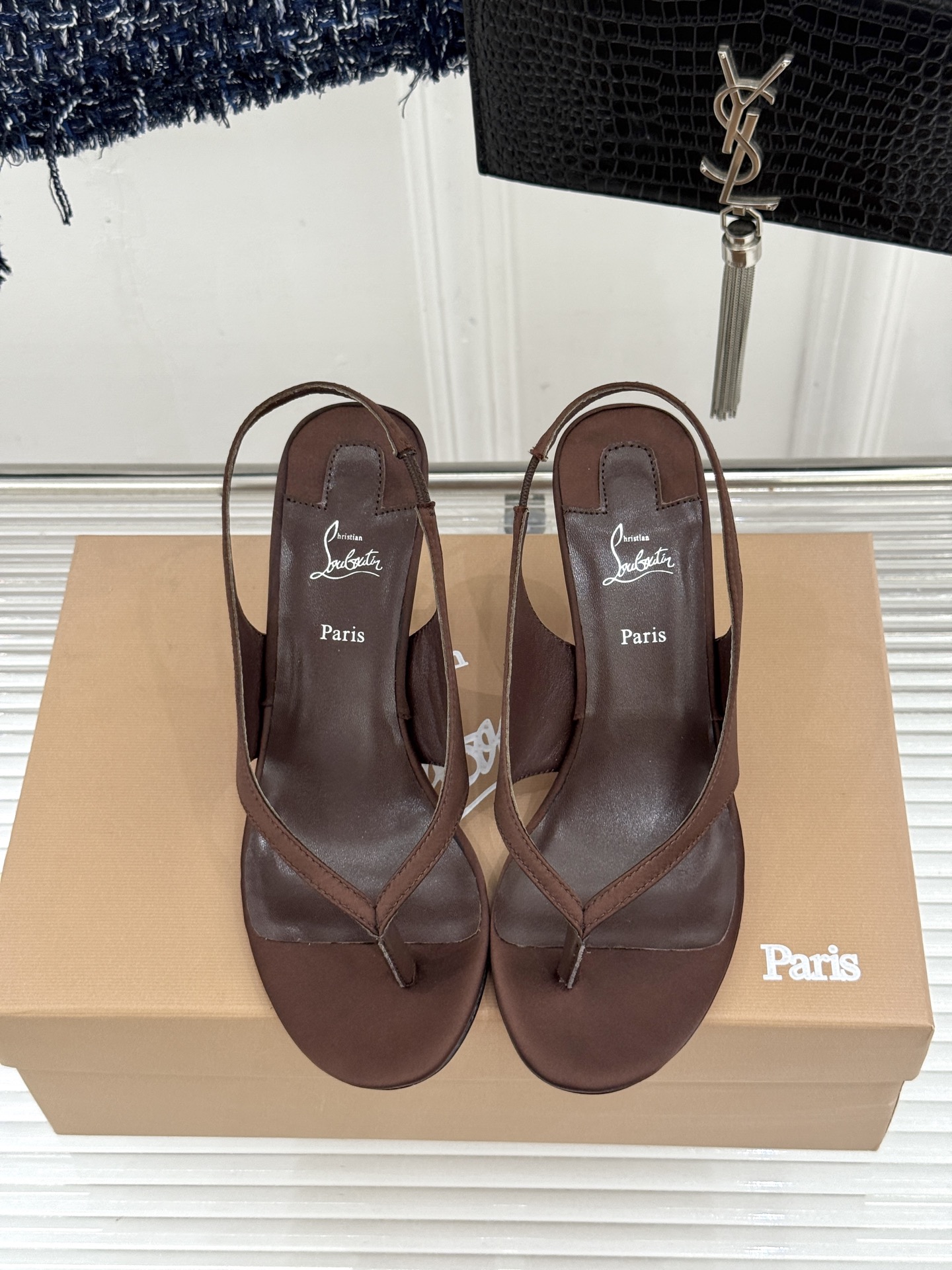 ChristinLouboutin/CL26WF新品 细带夹趾高跟细跟凉鞋 红底是品牌灵魂 细带勾勒纤细脚线 夹趾设计自 ChristinLouboutin/CL26WF新品 细带夹趾高跟细跟凉鞋 红底是品牌灵魂 细带勾勒纤细脚线 夹趾设计自