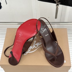 ChristinLouboutin/CL26WF新品 细带夹趾高跟细跟凉鞋 红底是品牌灵魂 细带勾勒纤细脚线 夹趾设计自 ChristinLouboutin/CL26WF新品 细带夹趾高跟细跟凉鞋 红底是品牌灵魂 细带勾勒纤细脚线 夹趾设计自