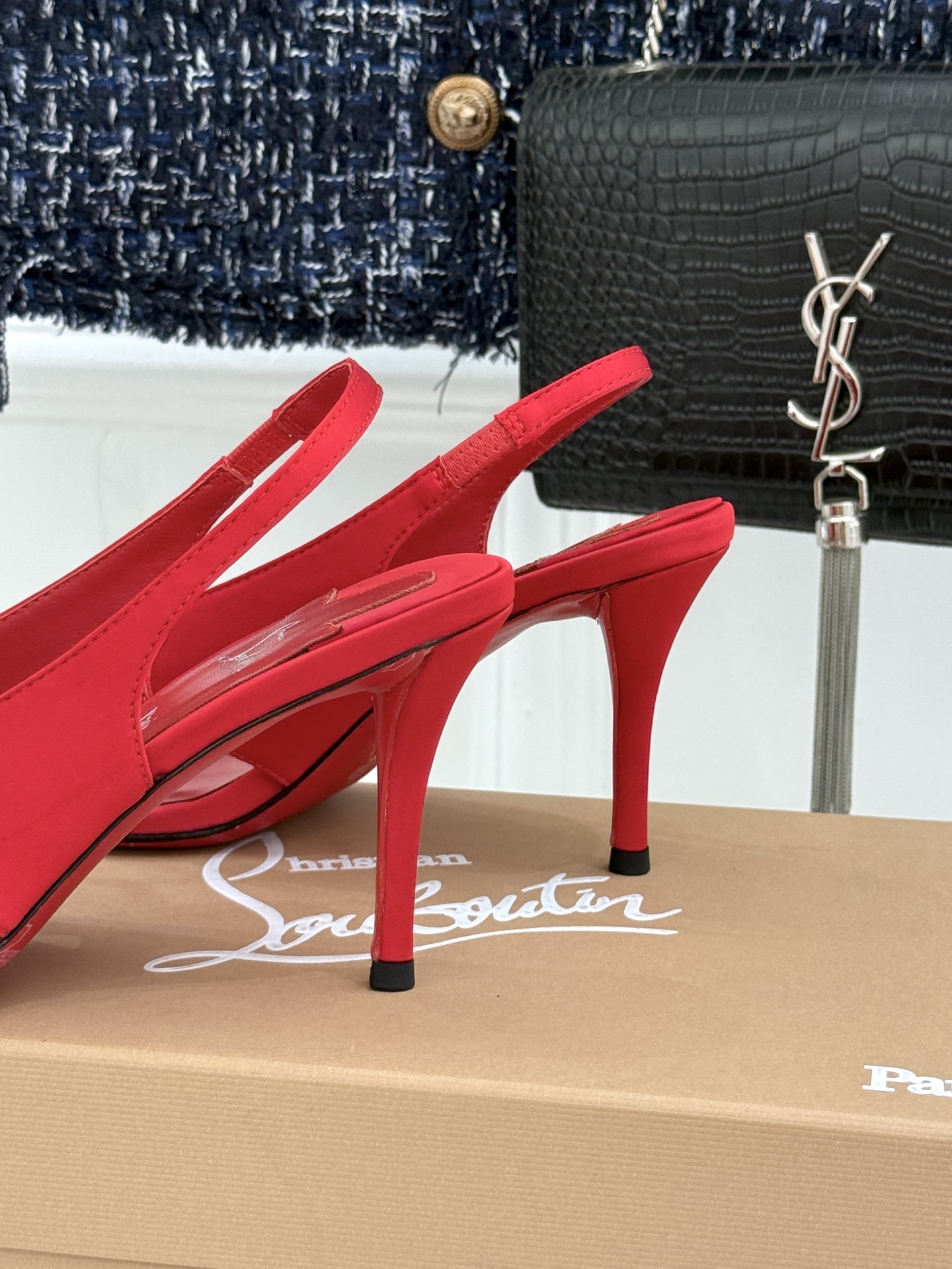 ChristinLouboutin/CL26WF新品 细带夹趾高跟细跟凉鞋 红底是品牌灵魂 细带勾勒纤细脚线 夹趾设计自 ChristinLouboutin/CL26WF新品 细带夹趾高跟细跟凉鞋 红底是品牌灵魂 细带勾勒纤细脚线 夹趾设计自