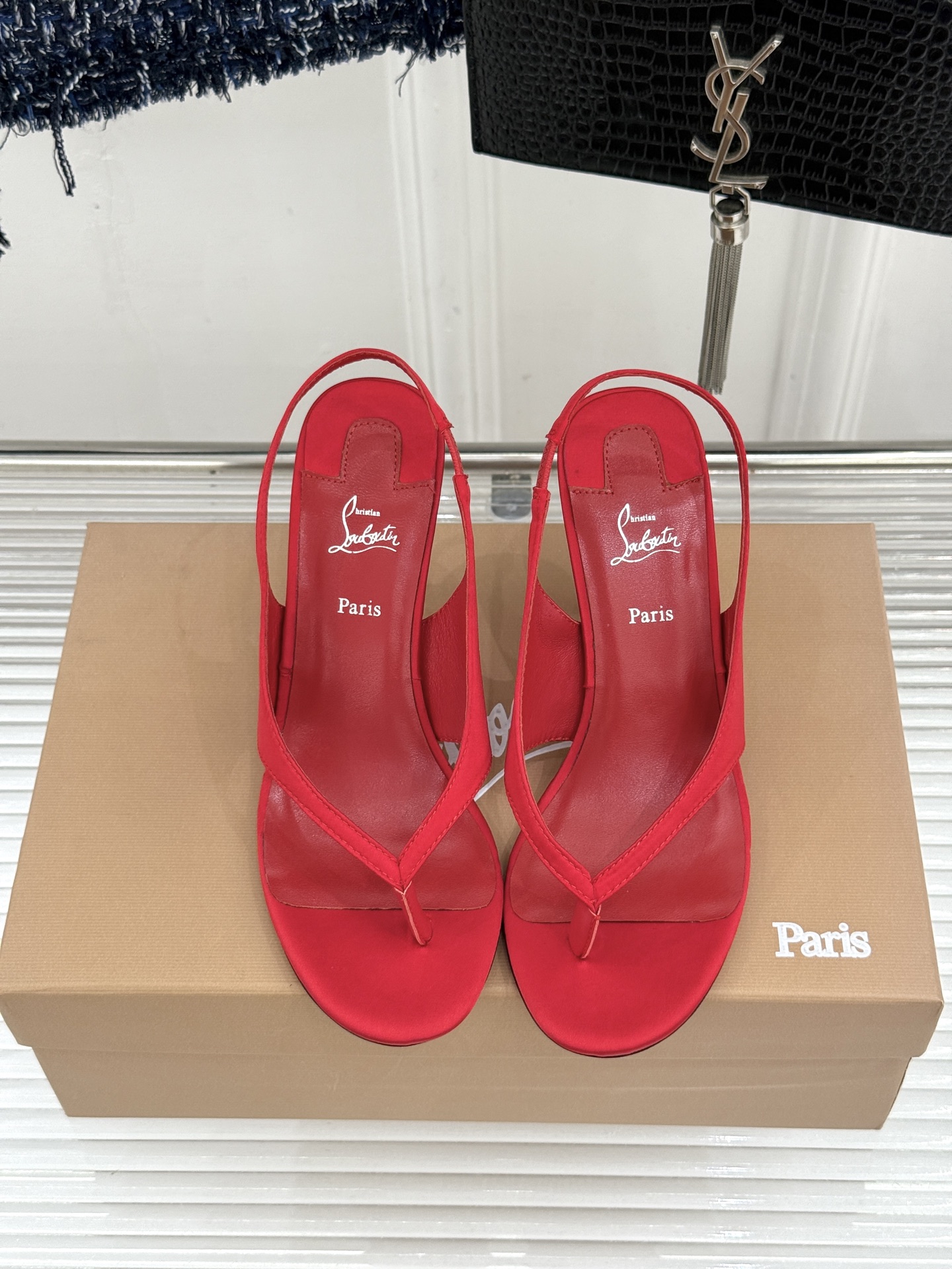 ChristinLouboutin/CL26WF新品 细带夹趾高跟细跟凉鞋 红底是品牌灵魂 细带勾勒纤细脚线 夹趾设计自 ChristinLouboutin/CL26WF新品 细带夹趾高跟细跟凉鞋 红底是品牌灵魂 细带勾勒纤细脚线 夹趾设计自