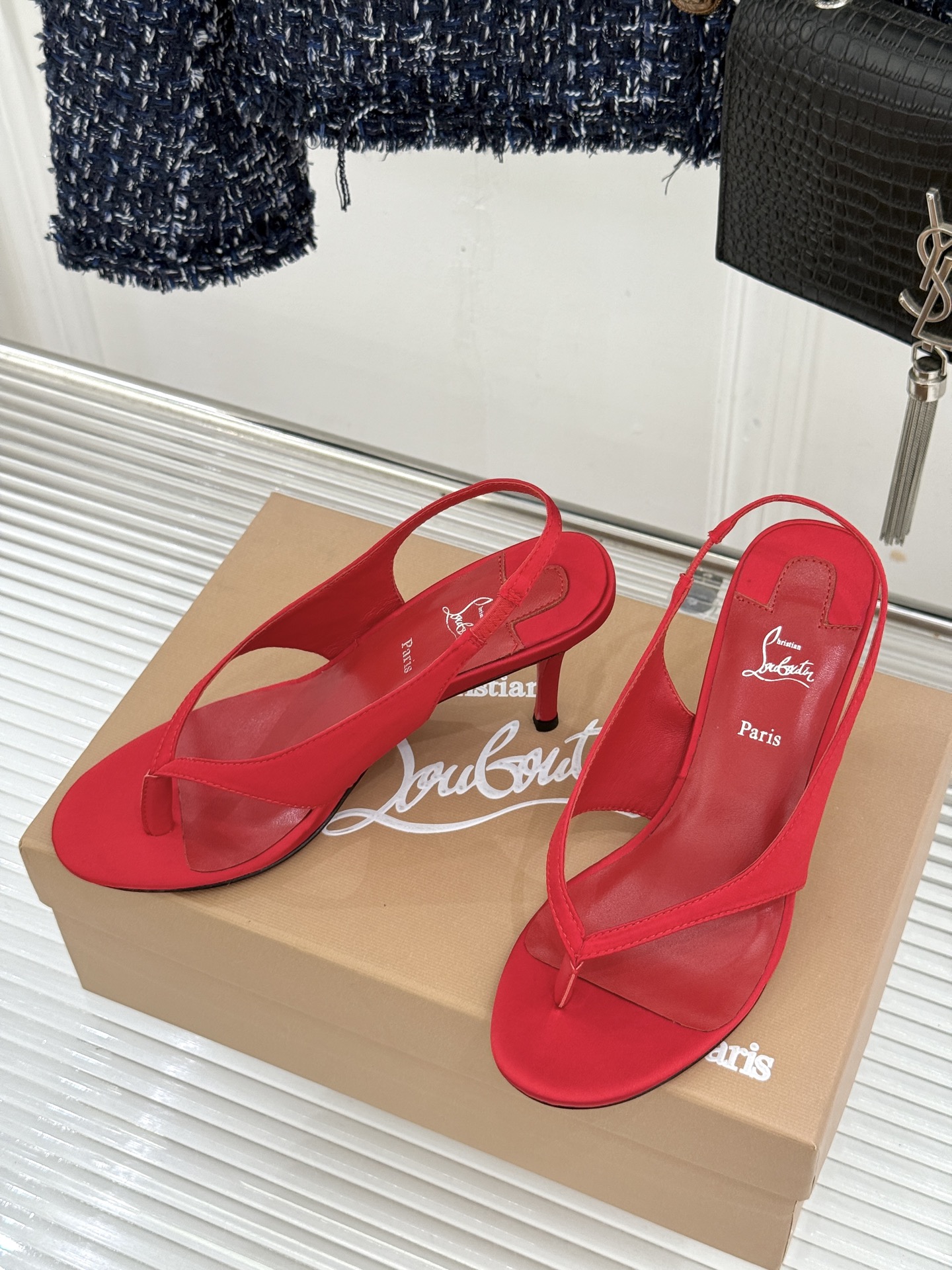 ChristinLouboutin/CL26WF新品 细带夹趾高跟细跟凉鞋 红底是品牌灵魂 细带勾勒纤细脚线 夹趾设计自 ChristinLouboutin/CL26WF新品 细带夹趾高跟细跟凉鞋 红底是品牌灵魂 细带勾勒纤细脚线 夹趾设计自