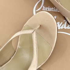 ChristinLouboutin/CL26WF新品 细带夹趾高跟细跟凉鞋 红底是品牌灵魂 细带勾勒纤细脚线 夹趾设计自 ChristinLouboutin/CL26WF新品 细带夹趾高跟细跟凉鞋 红底是品牌灵魂 细带勾勒纤细脚线 夹趾设计自