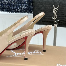 ChristinLouboutin/CL26WF新品 细带夹趾高跟细跟凉鞋 红底是品牌灵魂 细带勾勒纤细脚线 夹趾设计自 ChristinLouboutin/CL26WF新品 细带夹趾高跟细跟凉鞋 红底是品牌灵魂 细带勾勒纤细脚线 夹趾设计自