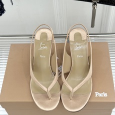 ChristinLouboutin/CL26WF新品 细带夹趾高跟细跟凉鞋 红底是品牌灵魂 细带勾勒纤细脚线 夹趾设计自 ChristinLouboutin/CL26WF新品 细带夹趾高跟细跟凉鞋 红底是品牌灵魂 细带勾勒纤细脚线 夹趾设计自