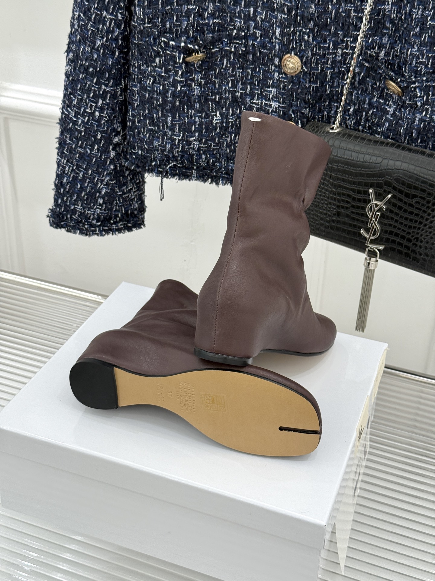 MaisonMargiela｜MM6马吉拉 复古内增高分趾短靴 分趾鞋型承袭先锋基因 内增高隐形拔高腿型 弹力靴筒贴合脚