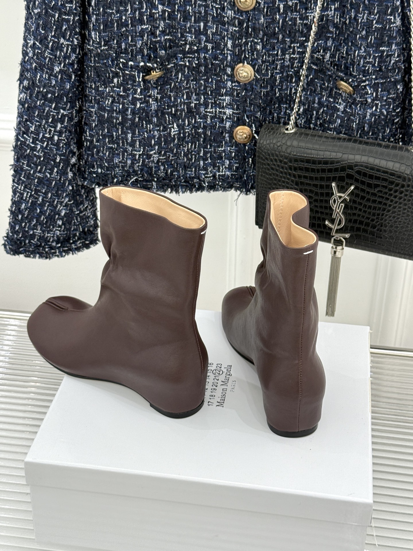 MaisonMargiela｜MM6马吉拉 复古内增高分趾短靴 分趾鞋型承袭先锋基因 内增高隐形拔高腿型 弹力靴筒贴合脚