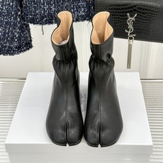 MaisonMargiela|MM6马吉拉 复古内增高分趾短靴 分趾鞋型承袭先锋基因 内增高隐形拔高腿型 弹力靴筒贴合脚 MaisonMargiela|MM6马吉拉 复古内增高分趾短靴 分趾鞋型承袭先锋基因 内增高隐形拔高腿型 弹力靴筒贴合脚