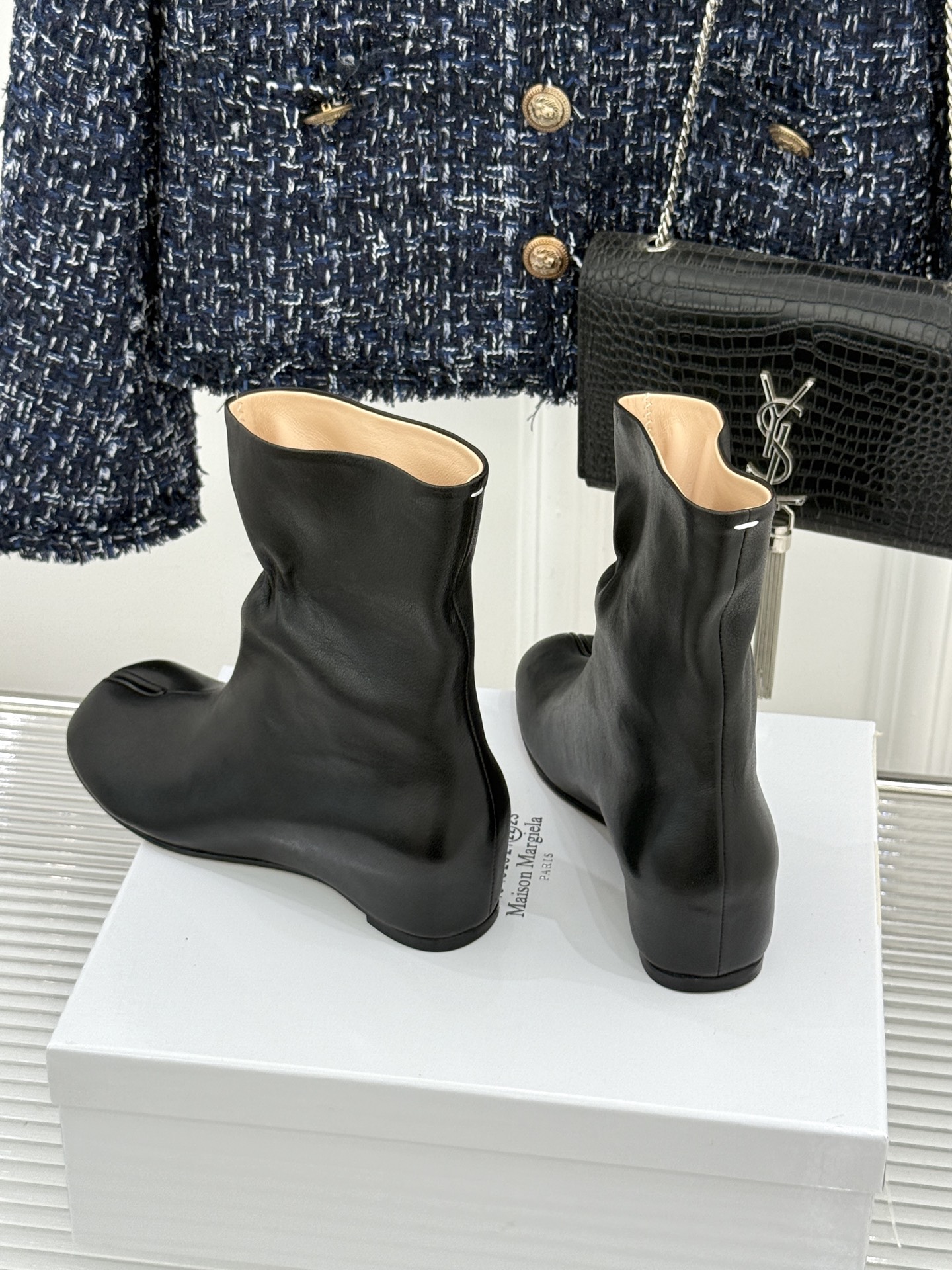 MaisonMargiela|MM6马吉拉 复古内增高分趾短靴 分趾鞋型承袭先锋基因 内增高隐形拔高腿型 弹力靴筒贴合脚 MaisonMargiela|MM6马吉拉 复古内增高分趾短靴 分趾鞋型承袭先锋基因 内增高隐形拔高腿型 弹力靴筒贴合脚