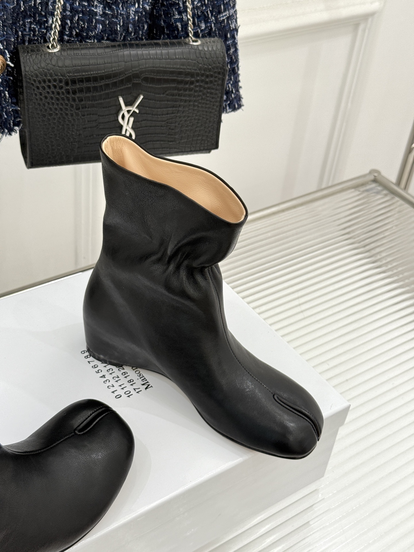 MaisonMargiela|MM6马吉拉 复古内增高分趾短靴 分趾鞋型承袭先锋基因 内增高隐形拔高腿型 弹力靴筒贴合脚 MaisonMargiela|MM6马吉拉 复古内增高分趾短靴 分趾鞋型承袭先锋基因 内增高隐形拔高腿型 弹力靴筒贴合脚