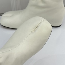 MaisonMargiela|MM6马吉拉 复古内增高分趾短靴 分趾鞋型承袭先锋基因 内增高隐形拔高腿型 弹力靴筒贴合脚 MaisonMargiela|MM6马吉拉 复古内增高分趾短靴 分趾鞋型承袭先锋基因 内增高隐形拔高腿型 弹力靴筒贴合脚