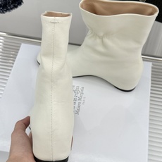 MaisonMargiela|MM6马吉拉 复古内增高分趾短靴 分趾鞋型承袭先锋基因 内增高隐形拔高腿型 弹力靴筒贴合脚 MaisonMargiela|MM6马吉拉 复古内增高分趾短靴 分趾鞋型承袭先锋基因 内增高隐形拔高腿型 弹力靴筒贴合脚