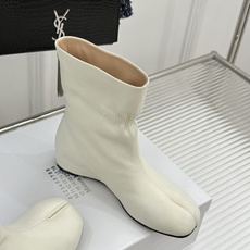 MaisonMargiela|MM6马吉拉 复古内增高分趾短靴 分趾鞋型承袭先锋基因 内增高隐形拔高腿型 弹力靴筒贴合脚 MaisonMargiela|MM6马吉拉 复古内增高分趾短靴 分趾鞋型承袭先锋基因 内增高隐形拔高腿型 弹力靴筒贴合脚