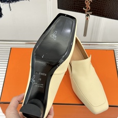 Hermès/爱马仕26WF新品 复古方头粗跟单鞋高跟鞋 极简线条勾勒复古调性 粗跟稳当走路轻盈不累 手工缝线暗藏匠人质 Hermès/爱马仕26WF新品 复古方头粗跟单鞋高跟鞋 极简线条勾勒复古调性 粗跟稳当走路轻盈不累 手工缝线暗藏匠人质