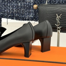 Hermès/爱马仕26WF新品 复古方头粗跟单鞋高跟鞋 极简线条勾勒复古调性 粗跟稳当走路轻盈不累 手工缝线暗藏匠人质 Hermès/爱马仕26WF新品 复古方头粗跟单鞋高跟鞋 极简线条勾勒复古调性 粗跟稳当走路轻盈不累 手工缝线暗藏匠人质