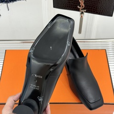Hermès/爱马仕26WF新品 复古方头粗跟单鞋高跟鞋 极简线条勾勒复古调性 粗跟稳当走路轻盈不累 手工缝线暗藏匠人质 Hermès/爱马仕26WF新品 复古方头粗跟单鞋高跟鞋 极简线条勾勒复古调性 粗跟稳当走路轻盈不累 手工缝线暗藏匠人质