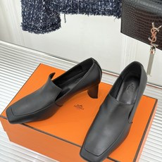 Hermès/爱马仕26WF新品 复古方头粗跟单鞋高跟鞋 极简线条勾勒复古调性 粗跟稳当走路轻盈不累 手工缝线暗藏匠人质 Hermès/爱马仕26WF新品 复古方头粗跟单鞋高跟鞋 极简线条勾勒复古调性 粗跟稳当走路轻盈不累 手工缝线暗藏匠人质