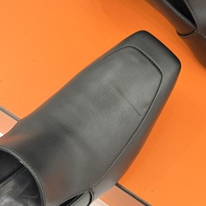 Hermès/爱马仕26WF新品 复古方头粗跟单鞋高跟鞋 极简线条勾勒复古调性 粗跟稳当走路轻盈不累 手工缝线暗藏匠人质 Hermès/爱马仕26WF新品 复古方头粗跟单鞋高跟鞋 极简线条勾勒复古调性 粗跟稳当走路轻盈不累 手工缝线暗藏匠人质