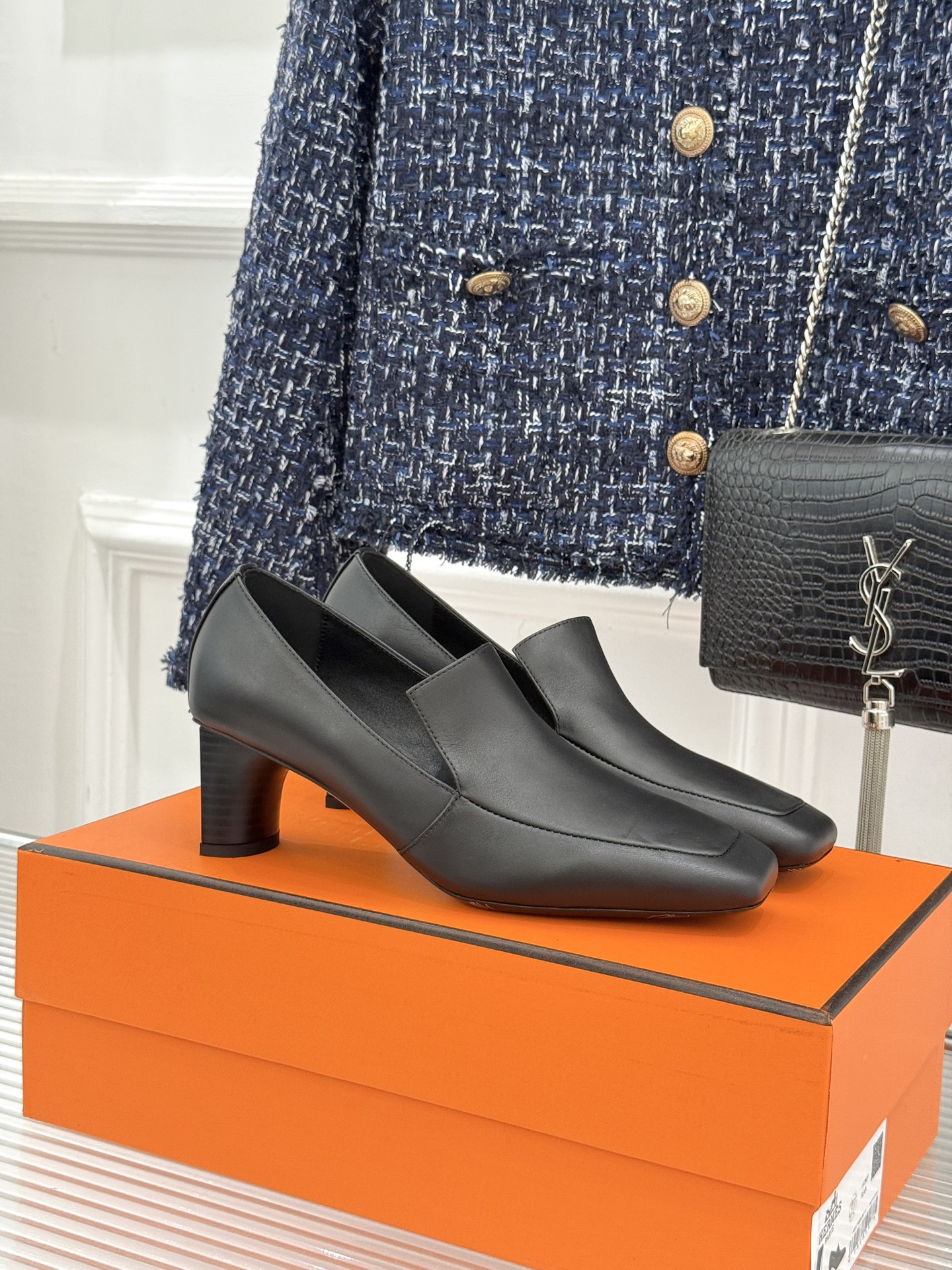 Hermès/爱马仕26WF新品 复古方头粗跟单鞋高跟鞋 极简线条勾勒复古调性 粗跟稳当走路轻盈不累 手工缝线暗藏匠人质 Hermès/爱马仕26WF新品 复古方头粗跟单鞋高跟鞋 极简线条勾勒复古调性 粗跟稳当走路轻盈不累 手工缝线暗藏匠人质