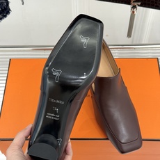 Hermès/爱马仕26WF新品 复古方头粗跟单鞋高跟鞋 极简线条勾勒复古调性 粗跟稳当走路轻盈不累 手工缝线暗藏匠人质 Hermès/爱马仕26WF新品 复古方头粗跟单鞋高跟鞋 极简线条勾勒复古调性 粗跟稳当走路轻盈不累 手工缝线暗藏匠人质