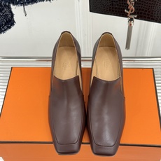 Hermès/爱马仕26WF新品 复古方头粗跟单鞋高跟鞋 极简线条勾勒复古调性 粗跟稳当走路轻盈不累 手工缝线暗藏匠人质 Hermès/爱马仕26WF新品 复古方头粗跟单鞋高跟鞋 极简线条勾勒复古调性 粗跟稳当走路轻盈不累 手工缝线暗藏匠人质