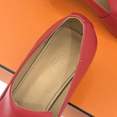 Hermès/爱马仕26WF新品 复古方头粗跟单鞋高跟鞋 极简线条勾勒复古调性 粗跟稳当走路轻盈不累 手工缝线暗藏匠人质 Hermès/爱马仕26WF新品 复古方头粗跟单鞋高跟鞋 极简线条勾勒复古调性 粗跟稳当走路轻盈不累 手工缝线暗藏匠人质