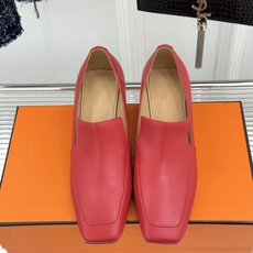 Hermès/爱马仕26WF新品 复古方头粗跟单鞋高跟鞋 极简线条勾勒复古调性 粗跟稳当走路轻盈不累 手工缝线暗藏匠人质 Hermès/爱马仕26WF新品 复古方头粗跟单鞋高跟鞋 极简线条勾勒复古调性 粗跟稳当走路轻盈不累 手工缝线暗藏匠人质