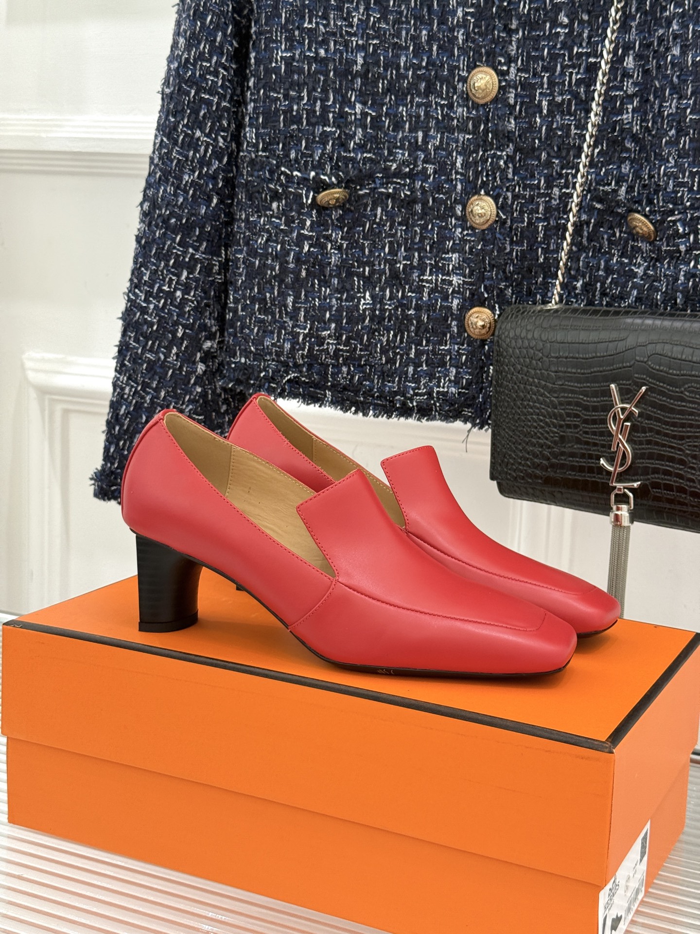 Hermès/爱马仕26WF新品 复古方头粗跟单鞋高跟鞋 极简线条勾勒复古调性 粗跟稳当走路轻盈不累 手工缝线暗藏匠人质 Hermès/爱马仕26WF新品 复古方头粗跟单鞋高跟鞋 极简线条勾勒复古调性 粗跟稳当走路轻盈不累 手工缝线暗藏匠人质