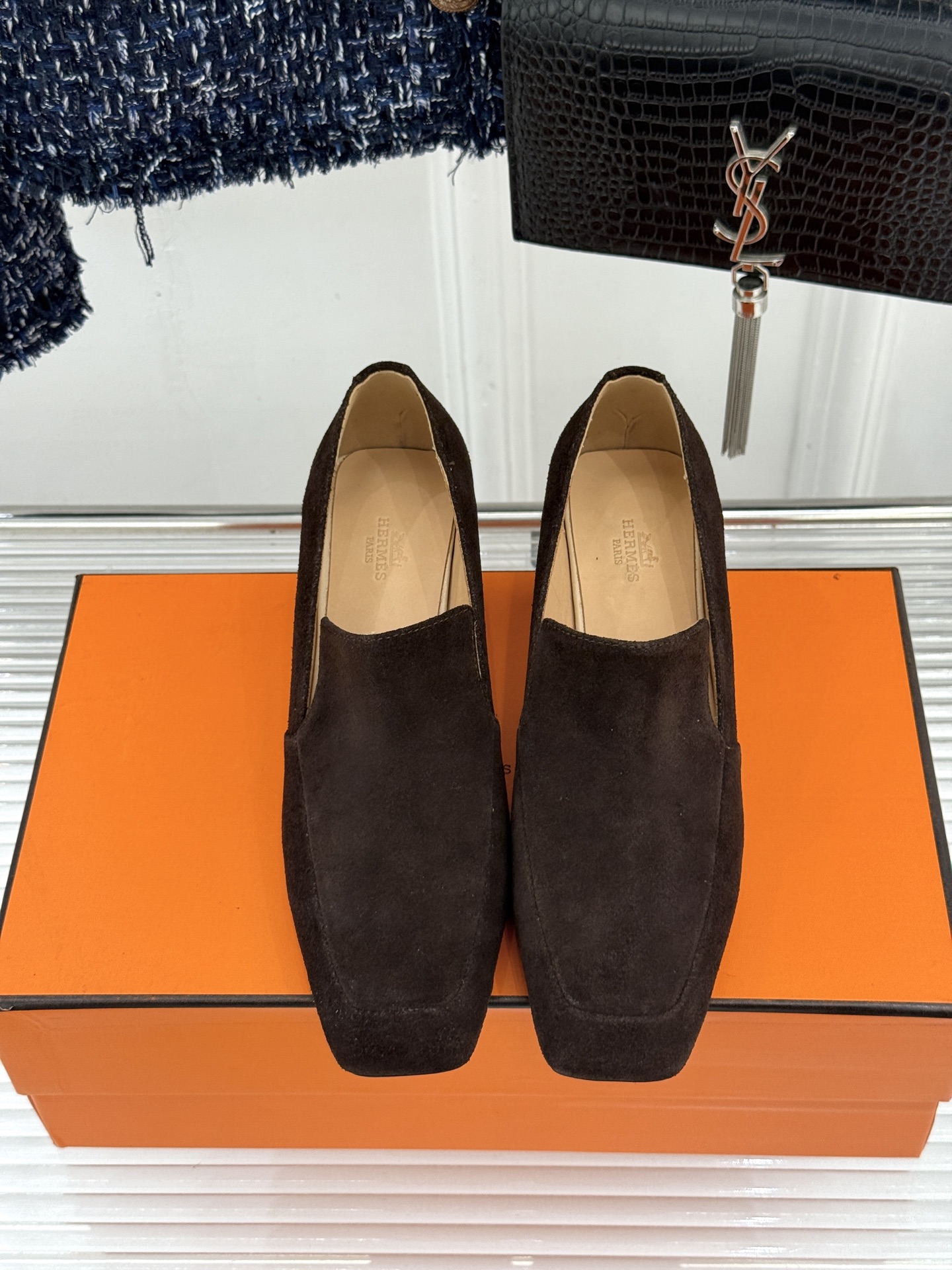 Hermès/爱马仕26WF新品 复古方头粗跟单鞋高跟鞋 极简线条勾勒复古调性 粗跟稳当走路轻盈不累 手工缝线暗藏匠人质
