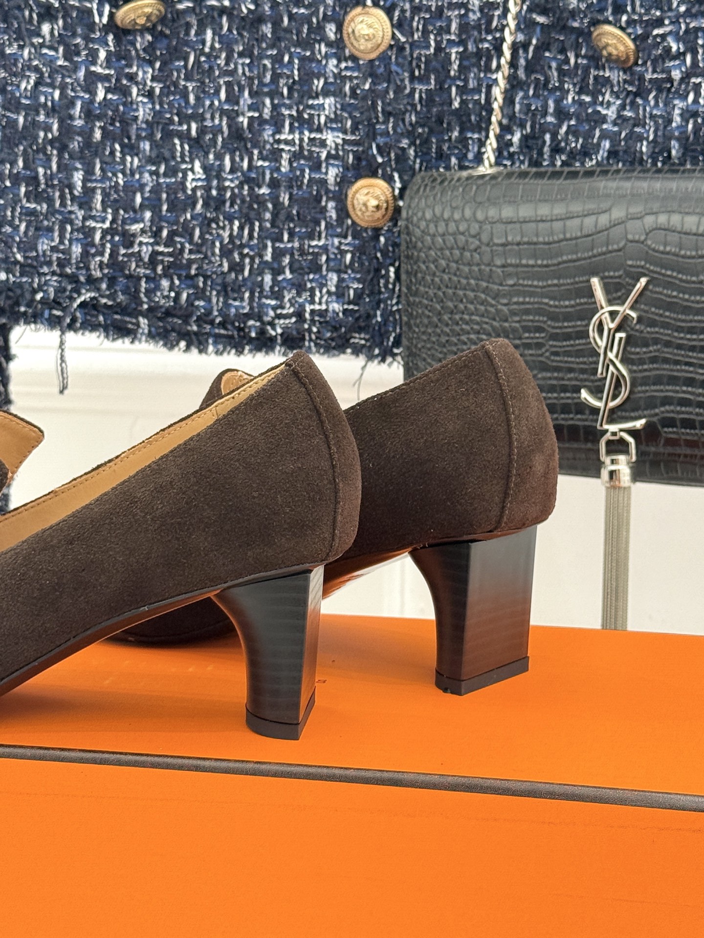 Hermès/爱马仕26WF新品 复古方头粗跟单鞋高跟鞋 极简线条勾勒复古调性 粗跟稳当走路轻盈不累 手工缝线暗藏匠人质
