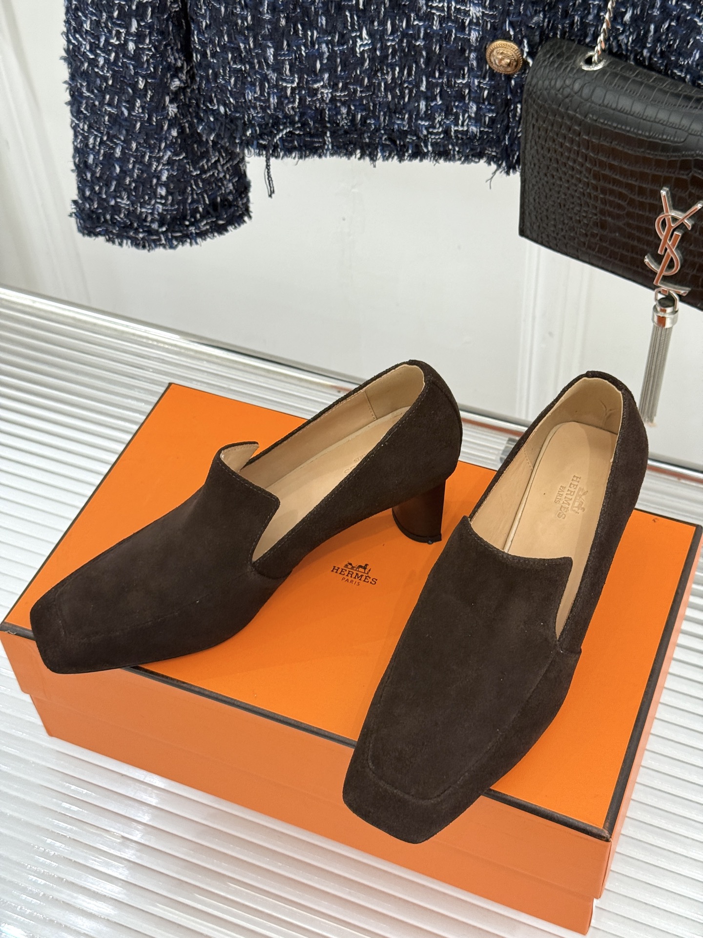Hermès/爱马仕26WF新品 复古方头粗跟单鞋高跟鞋 极简线条勾勒复古调性 粗跟稳当走路轻盈不累 手工缝线暗藏匠人质