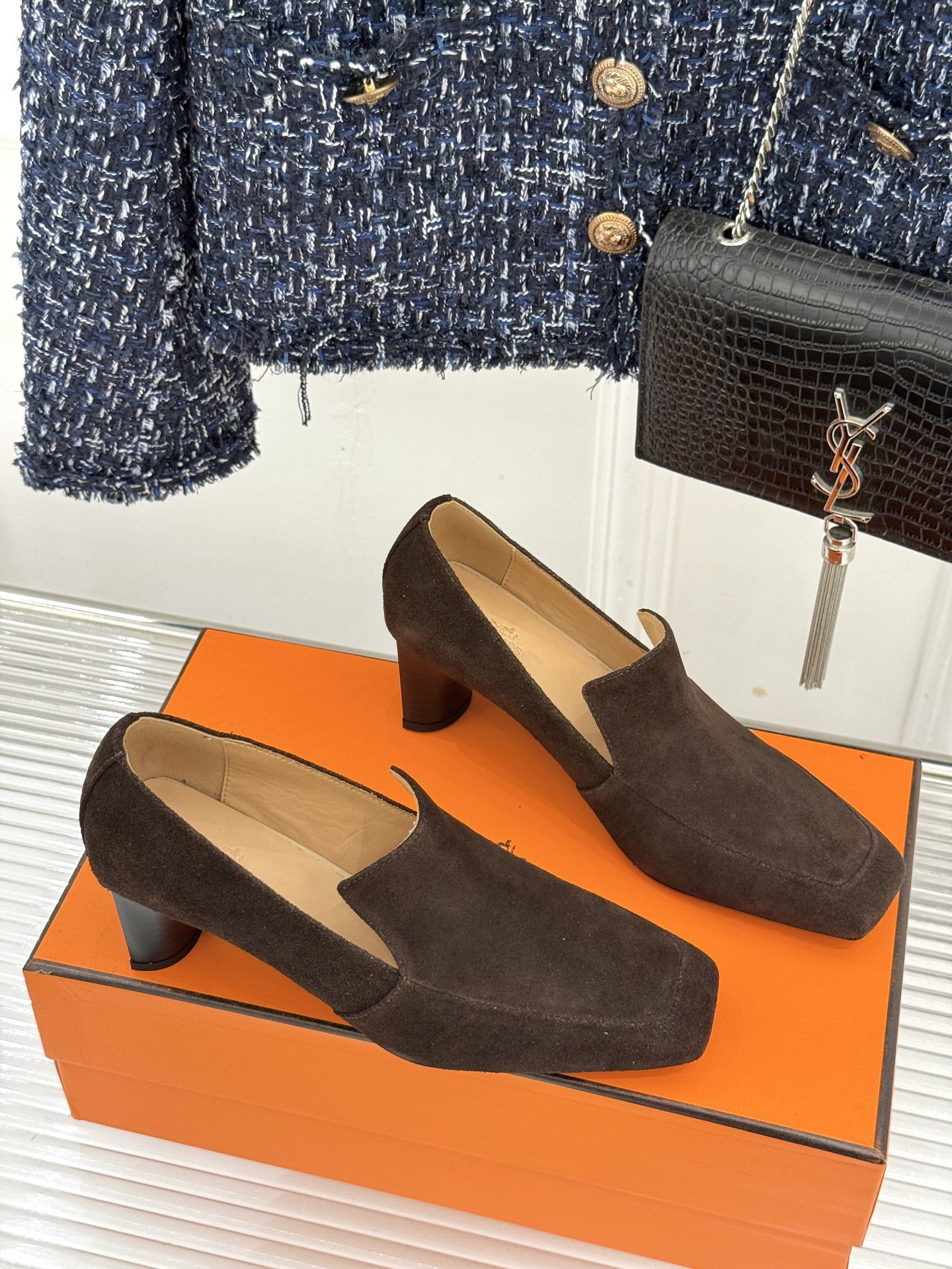 Hermès/爱马仕26WF新品 复古方头粗跟单鞋高跟鞋 极简线条勾勒复古调性 粗跟稳当走路轻盈不累 手工缝线暗藏匠人质