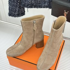 Hermès/爱马仕26WF新品 车线复古侧拉链粗跟短靴 侧拉链穿脱利落省心 明车线勾勒复古肌理 粗跟稳踏走路轻盈不累 Hermès/爱马仕26WF新品 车线复古侧拉链粗跟短靴 侧拉链穿脱利落省心 明车线勾勒复古肌理 粗跟稳踏走路轻盈不累