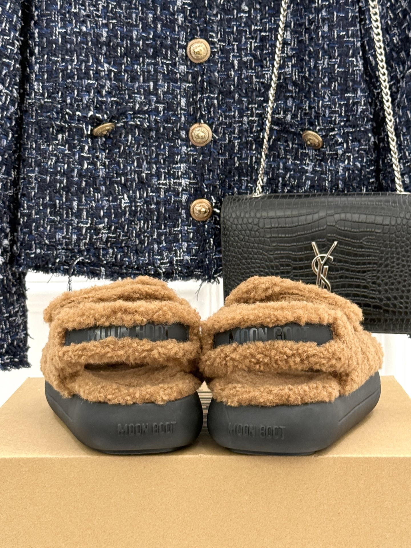 Moon Boot 26WF秋冬新品 复古厚底魔术贴毛毛凉鞋 魔术贴调节穿脱省心 厚底悄悄拔高腿型比例 毛绒裹住软乎乎暖