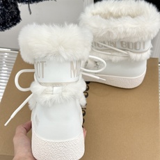 Moon Boot 26WF秋冬新品 厚底绑带毛毛月亮靴雪地靴 绑带缠出复古未来腔调 厚底悄悄拔高腿型比例 毛毛裹住满格 Moon Boot 26WF秋冬新品 厚底绑带毛毛月亮靴雪地靴 绑带缠出复古未来腔调 厚底悄悄拔高腿型比例 毛毛裹住满格