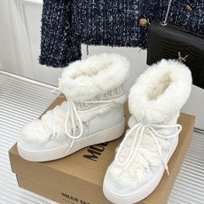 Moon Boot 26WF秋冬新品 厚底绑带毛毛月亮靴雪地靴 绑带缠出复古未来腔调 厚底悄悄拔高腿型比例 毛毛裹住满格 Moon Boot 26WF秋冬新品 厚底绑带毛毛月亮靴雪地靴 绑带缠出复古未来腔调 厚底悄悄拔高腿型比例 毛毛裹住满格