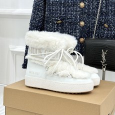 Moon Boot 26WF秋冬新品 厚底绑带毛毛月亮靴雪地靴 绑带缠出复古未来腔调 厚底悄悄拔高腿型比例 毛毛裹住满格 Moon Boot 26WF秋冬新品 厚底绑带毛毛月亮靴雪地靴 绑带缠出复古未来腔调 厚底悄悄拔高腿型比例 毛毛裹住满格