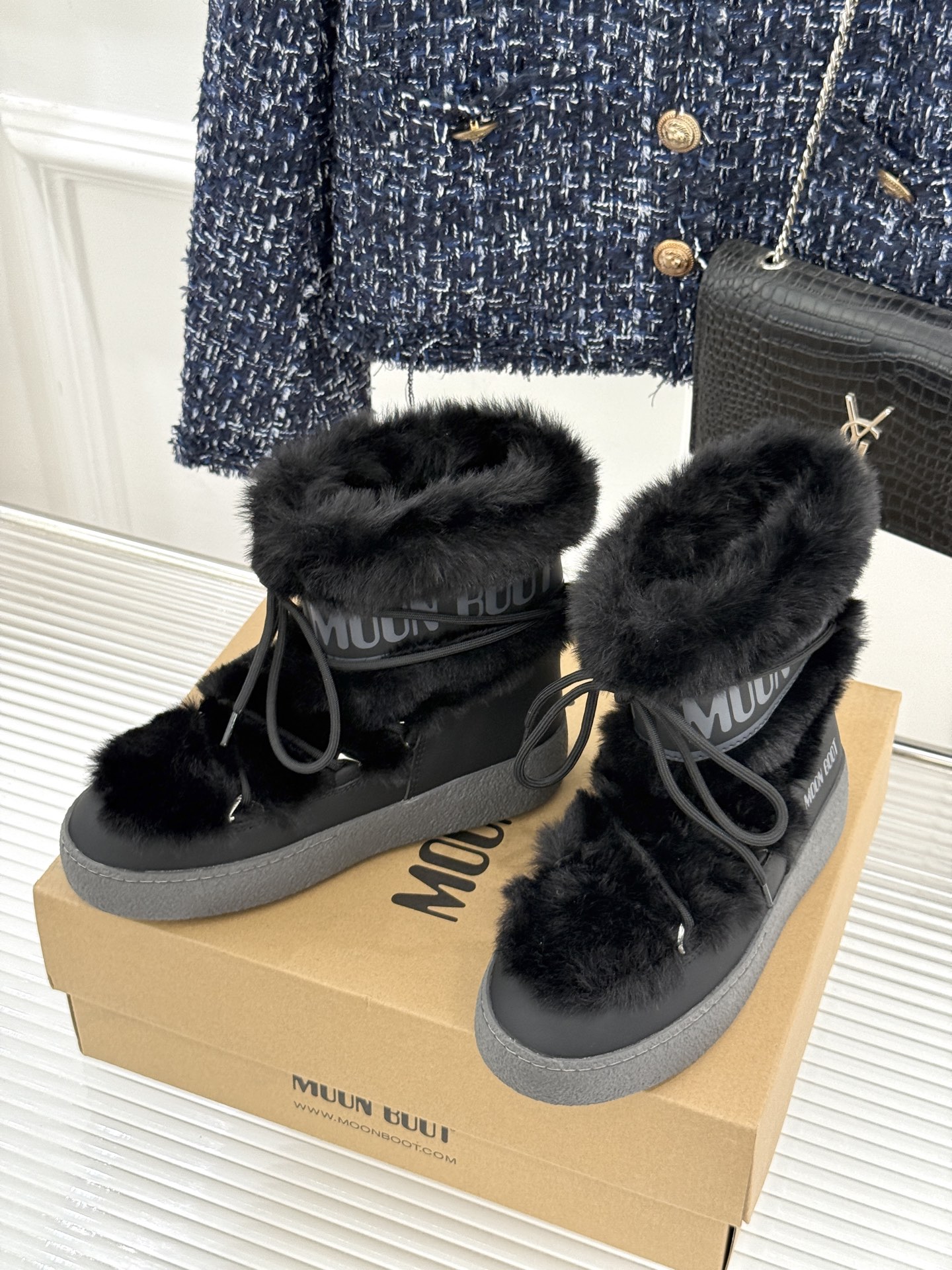 Moon Boot 26WF秋冬新品 厚底绑带毛毛月亮靴雪地靴 绑带缠出复古未来腔调 厚底悄悄拔高腿型比例 毛毛裹住满格 Moon Boot 26WF秋冬新品 厚底绑带毛毛月亮靴雪地靴 绑带缠出复古未来腔调 厚底悄悄拔高腿型比例 毛毛裹住满格