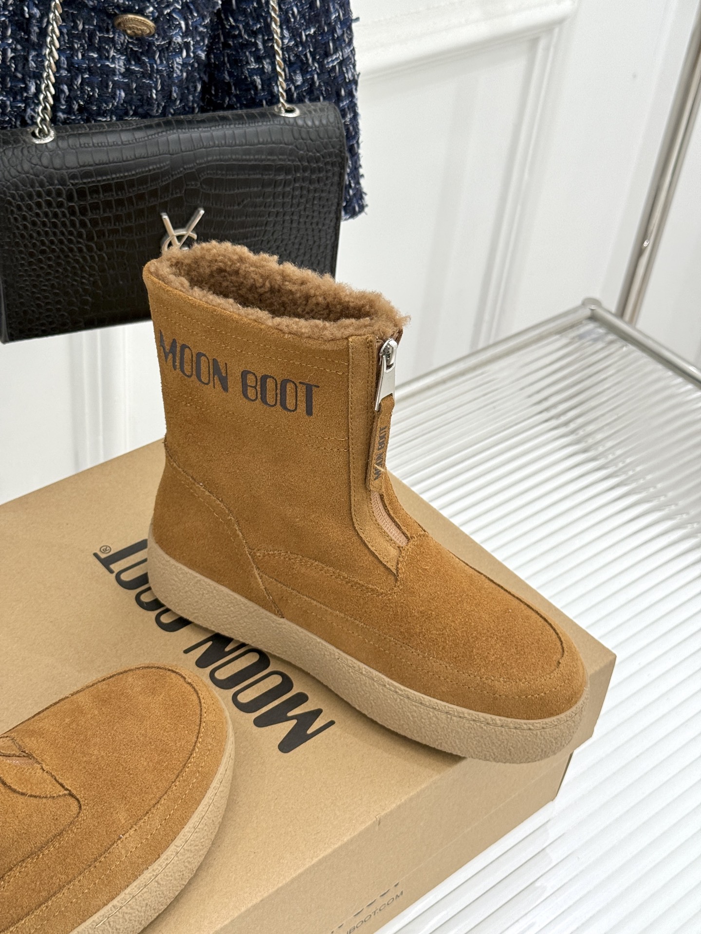 Moon Boot 26WF秋冬新品 前拉链厚底雪地靴短靴 前拉链穿脱利落省心 厚底悄悄拔高身形比例 短靴利落不压小个子