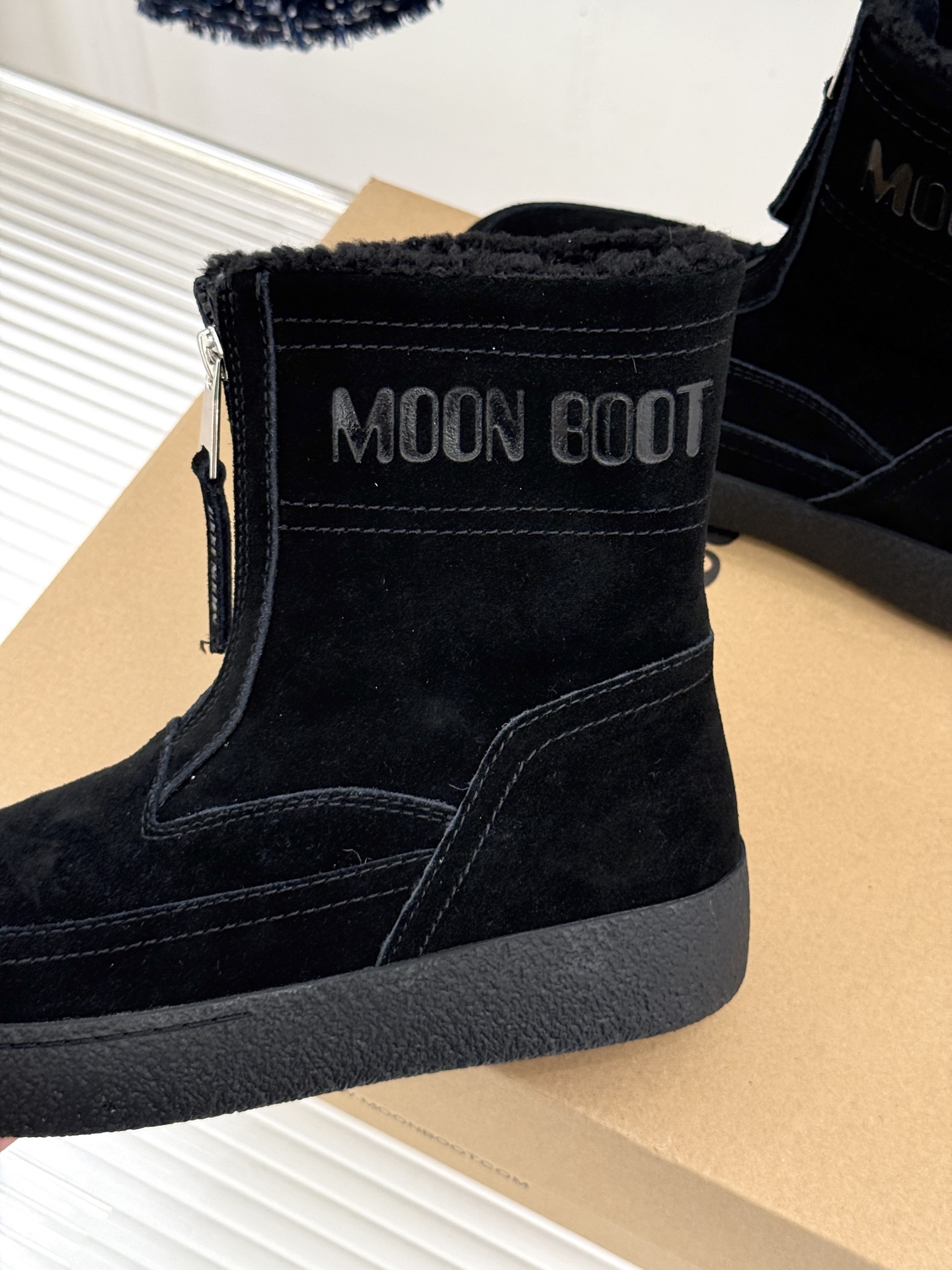 Moon Boot 26WF秋冬新品 前拉链厚底雪地靴短靴 前拉链穿脱利落省心 厚底悄悄拔高身形比例 短靴利落不压小个子