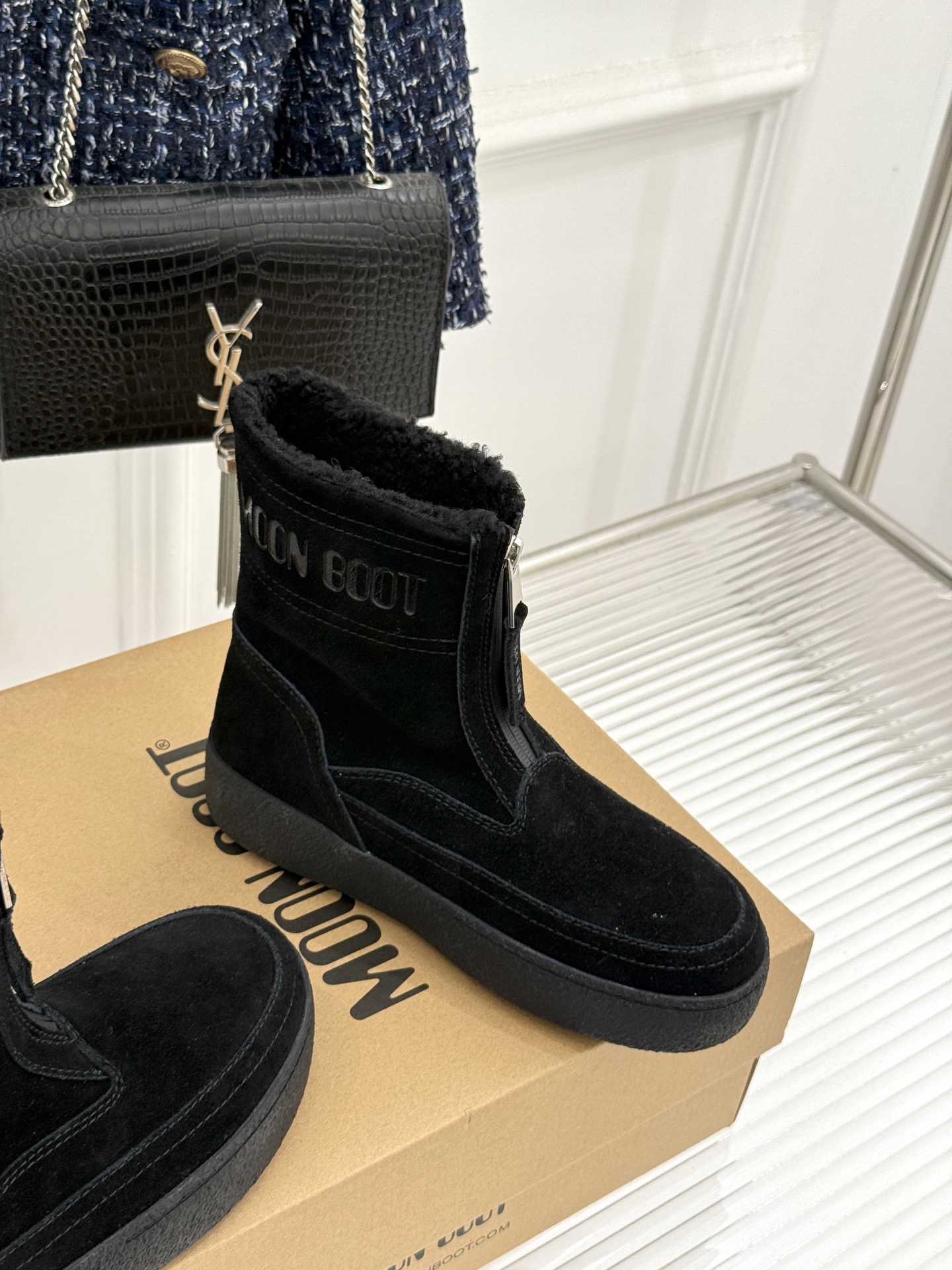 Moon Boot 26WF秋冬新品 前拉链厚底雪地靴短靴 前拉链穿脱利落省心 厚底悄悄拔高身形比例 短靴利落不压小个子