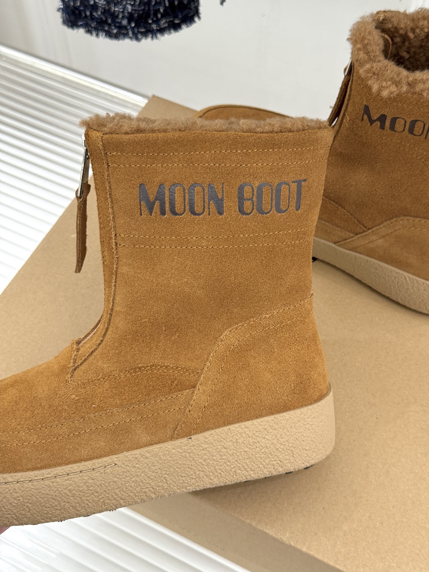 Moon Boot 26WF秋冬新品 前拉链厚底雪地靴短靴 前拉链穿脱利落省心 厚底悄悄拔高身形比例 短靴利落不压小个子