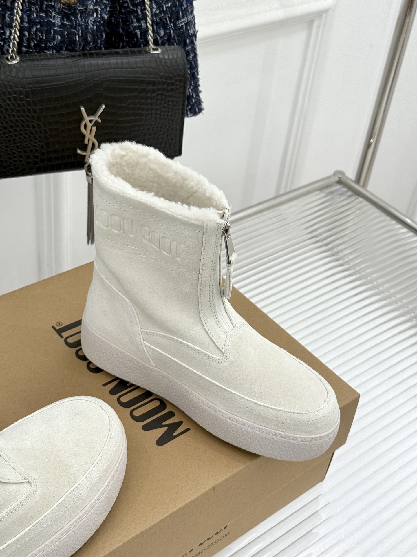 Moon Boot 26WF秋冬新品 前拉链厚底雪地靴短靴 前拉链穿脱利落省心 厚底悄悄拔高身形比例 短靴利落不压小个子