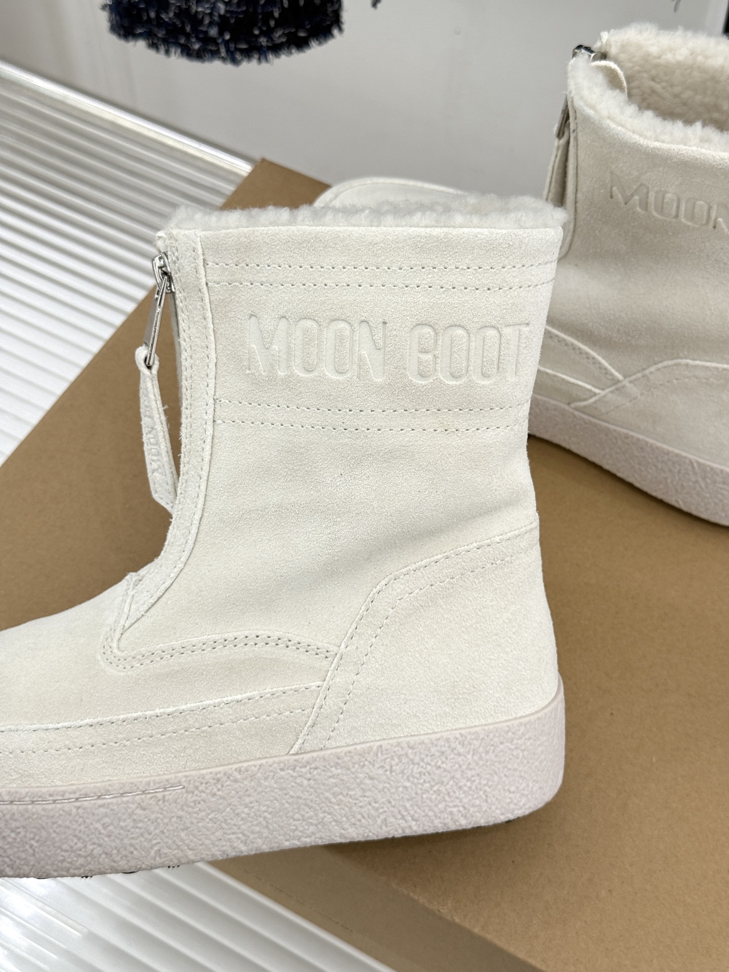 Moon Boot 26WF秋冬新品 前拉链厚底雪地靴短靴 前拉链穿脱利落省心 厚底悄悄拔高身形比例 短靴利落不压小个子