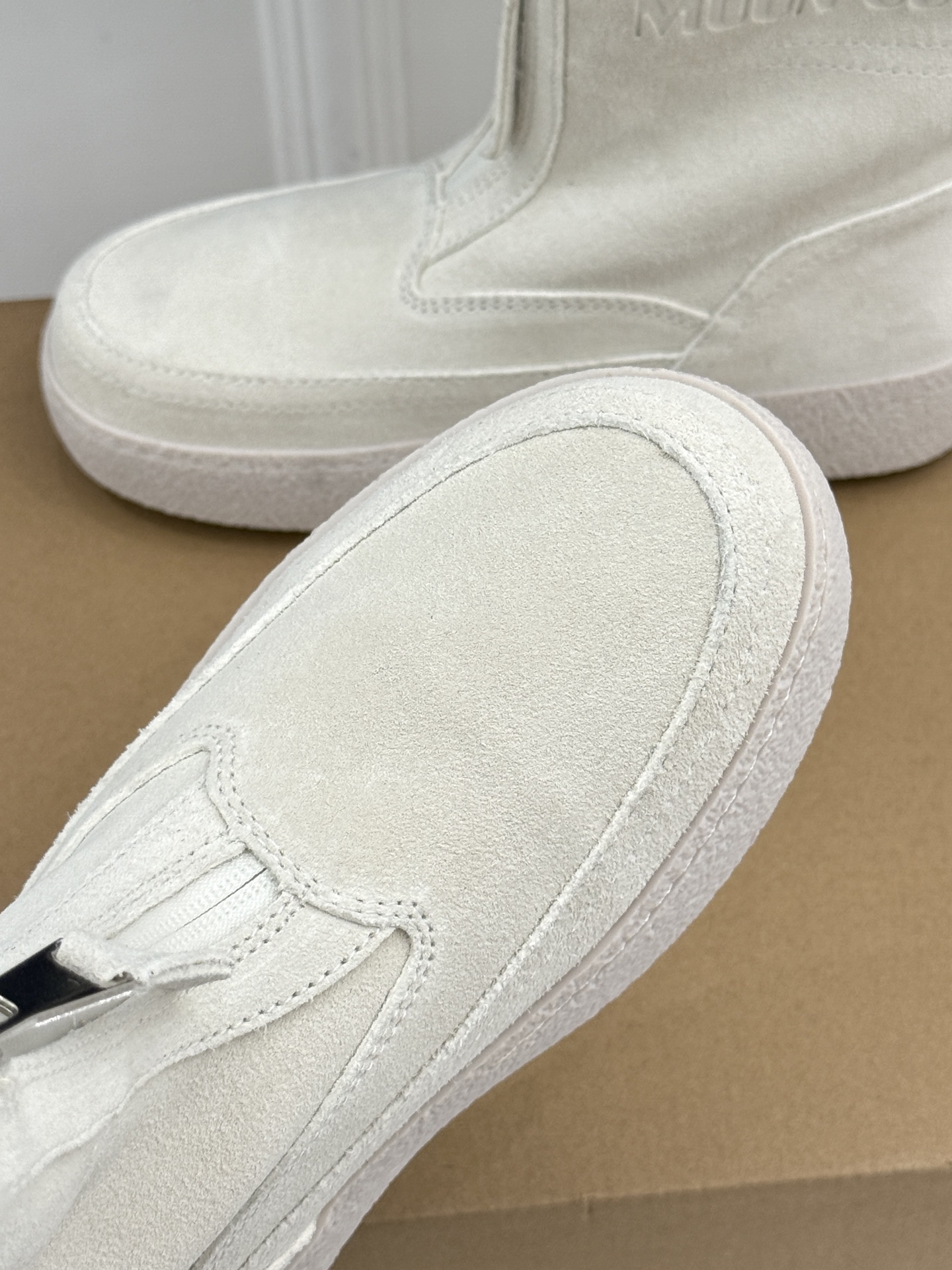 Moon Boot 26WF秋冬新品 前拉链厚底雪地靴短靴 前拉链穿脱利落省心 厚底悄悄拔高身形比例 短靴利落不压小个子