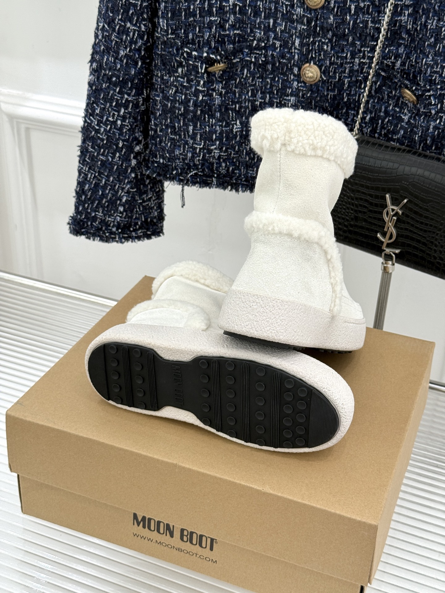 Moon Boot 26WF秋冬新品 皮毛一体厚底翻边雪地靴 皮毛一体裹住冬日暖意 厚底悄悄拔高腿型比例 翻边解锁两穿时