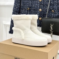 Moon Boot 26WF秋冬新品 皮毛一体厚底翻边雪地靴 皮毛一体裹住冬日暖意 厚底悄悄拔高腿型比例 翻边解锁两穿时 Moon Boot 26WF秋冬新品 皮毛一体厚底翻边雪地靴 皮毛一体裹住冬日暖意 厚底悄悄拔高腿型比例 翻边解锁两穿时